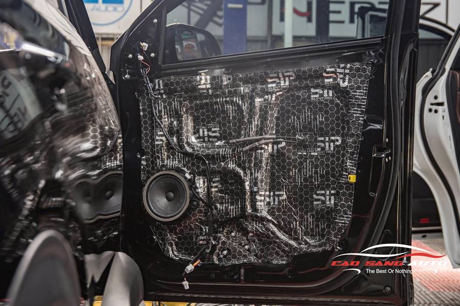 Dán cách âm 4 cửa xe KIA Carens thương hiệu SIP