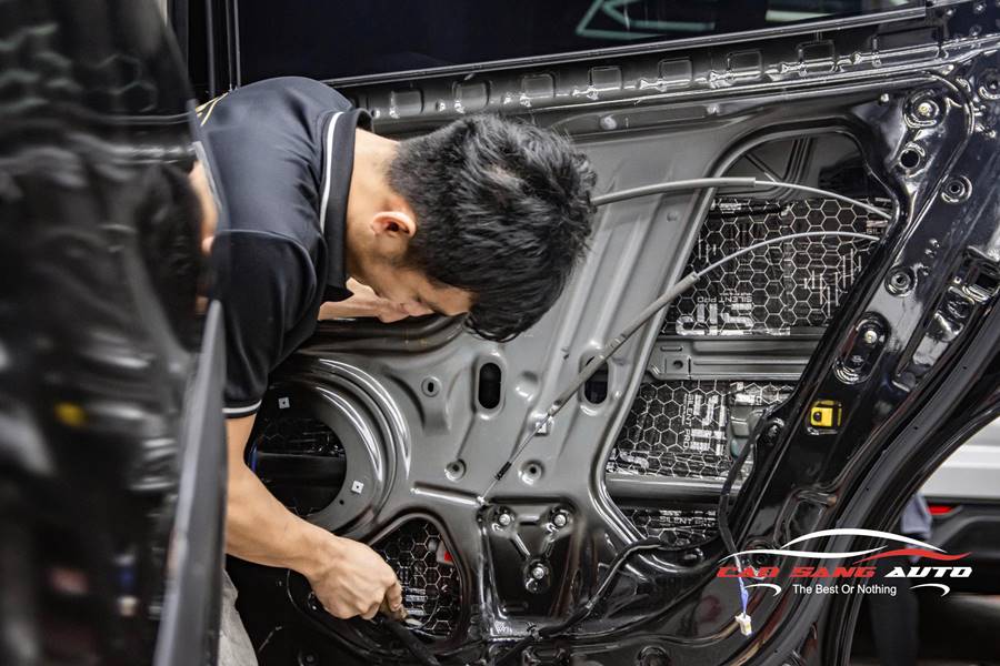 Dán cách âm 4 cửa xe KIA Carens thương hiệu SIP