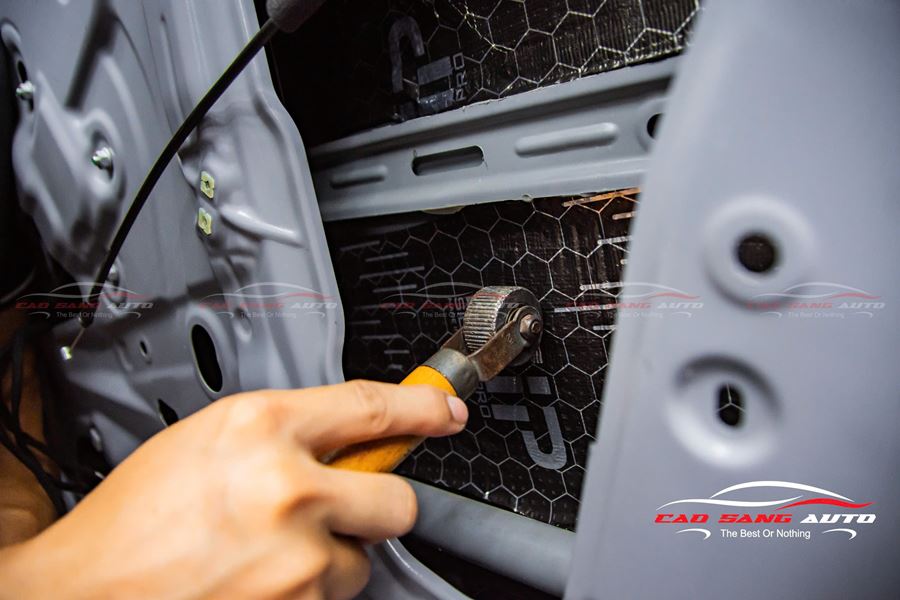 Dán cách âm 4 cửa xe Vinfast VF5 uy tín tại Cao Sang Auto