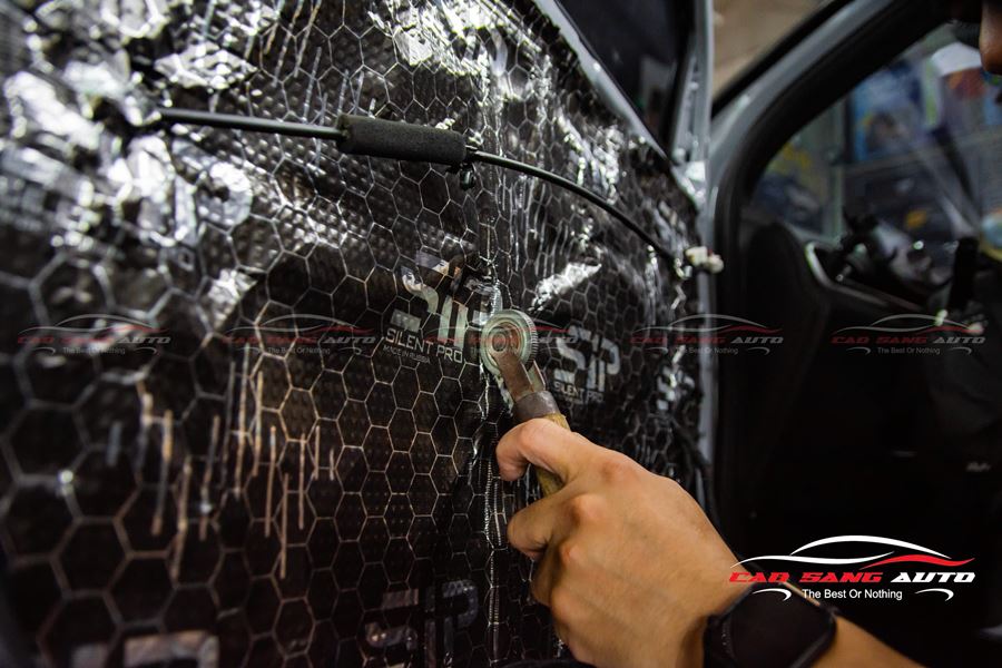 Dán cách âm 4 cửa xe Vinfast VF5 thương hiệu SIP