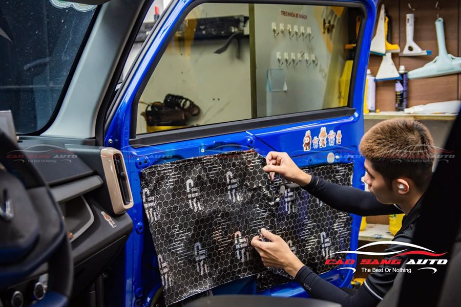 Dán cách âm chống ồn xe Vinfast VF3 giúp giảm tiếng ồn từ bên ngoài