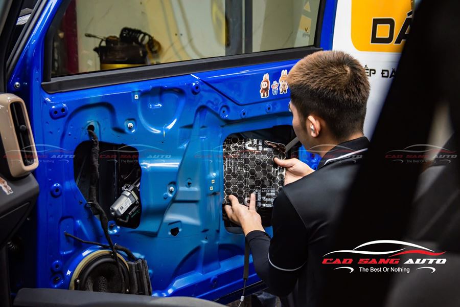 Dán cách âm cửa xe Vinfast VF3