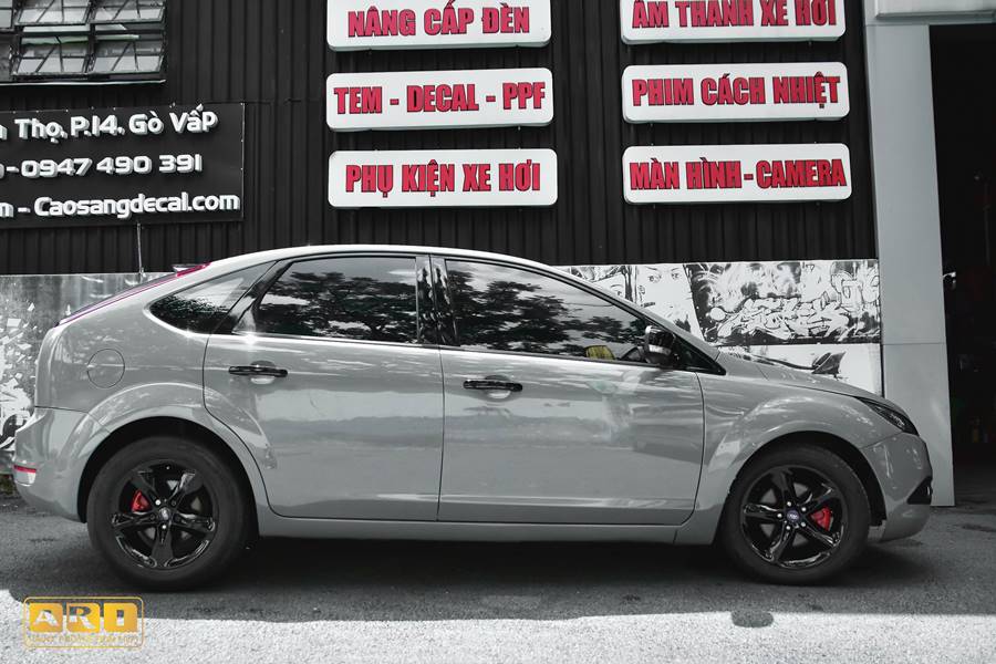 Wrap - Dán decal đổi màu xe Ford Focus xám xi măng