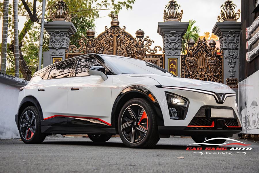 Dán decal tạo điểm nhấn cho xe Vinfast VF7