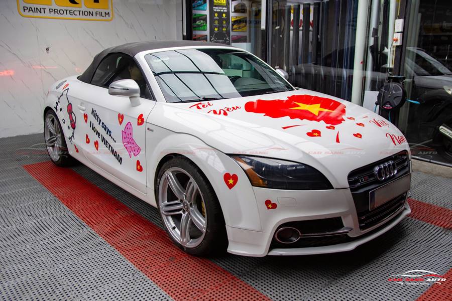 Dán decal tem xe Audi TTS