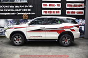 Dán decal tem xe Fortuner - Hình 9