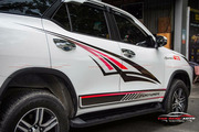 Dán decal tem xe Fortuner - Hình 6