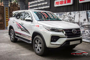 Dán decal tem xe Fortuner - Hình 1