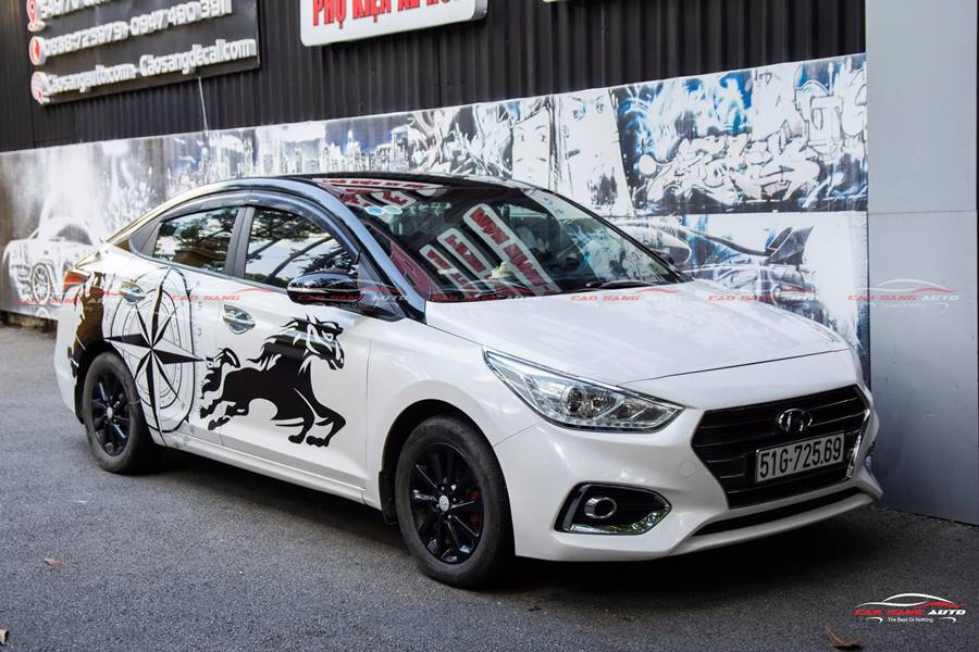 Dán decal tem xe Hyundai Accent