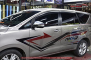 Dán decal tem xe Innova - Hình 1