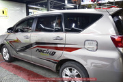 Dán decal tem xe Innova - Hình 3