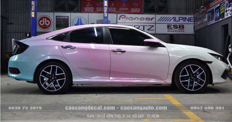 Dán decal tem xe khác màu có bị công an phạt không?