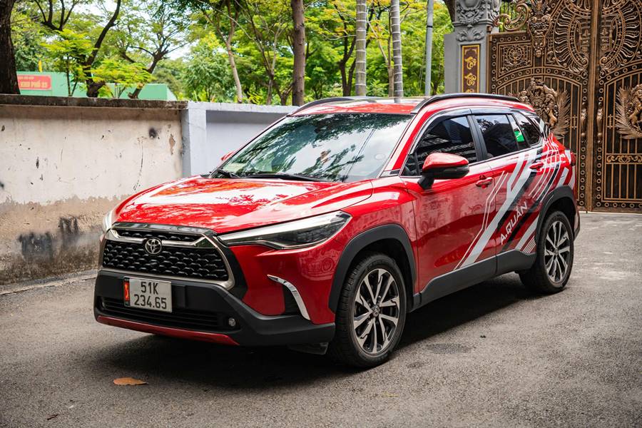 Dán decal tem xe Toyota Cross