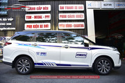 Dán decal tem xe Toyota Veloz - Hình 1