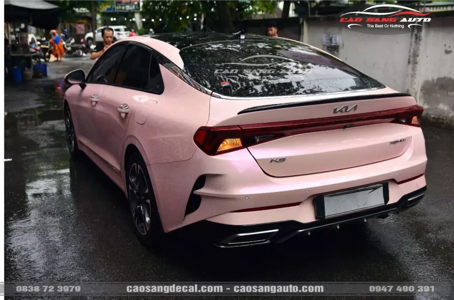Dán đổi màu xe Kia K5 decal màu hồng đẹp nhất