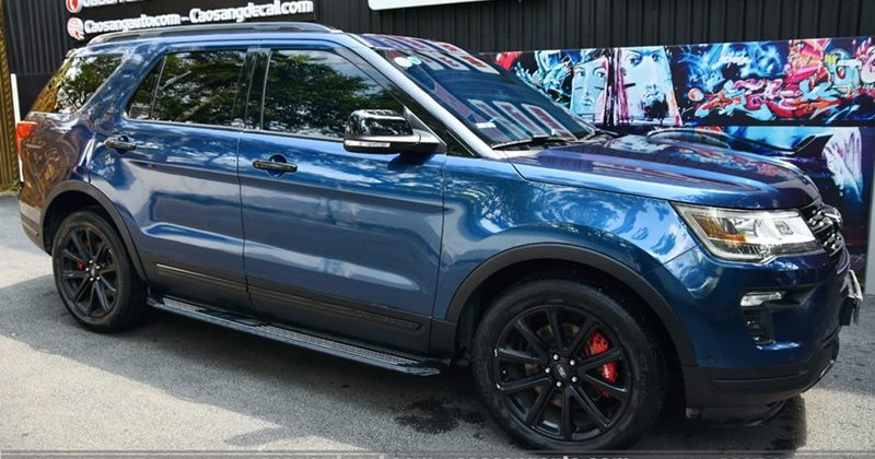 Dán đổi màu xe ô tô Ford Explorer cuốn hút với decal xanh bóng như sơn