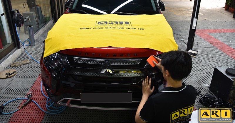 Dán film PPF đèn cho xe Outlander: Lợi ích nổi bật và chi phí