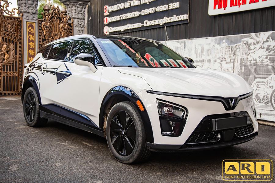 Dán nóc đen xe Vinfast VF7