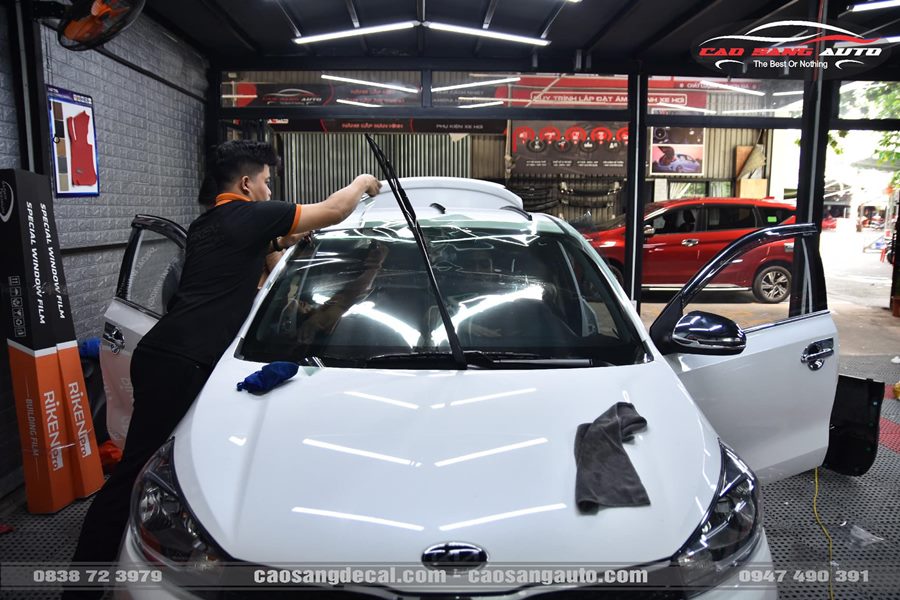 Dán phim cách nhiệt ô tô tại Bình Chánh. Giá mới nhất. BH 10 năm