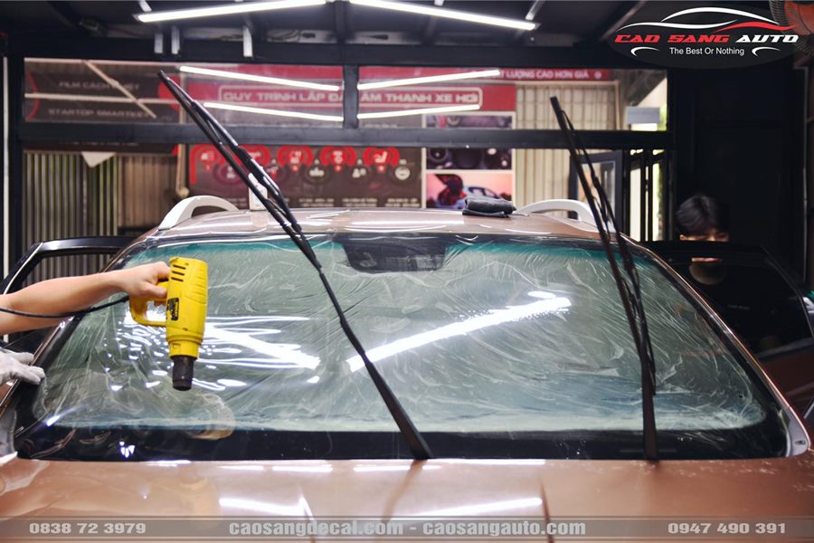 Địa điểm dán phim cách nhiệt ô tô tại Quận 11 Tphcm. Dán tận nơi