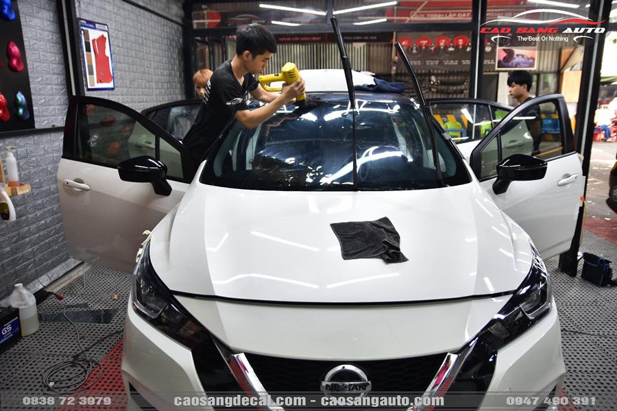 Dán phim cách nhiệt ô tô Quận 9. Thi công tận nơi nhanh chóng