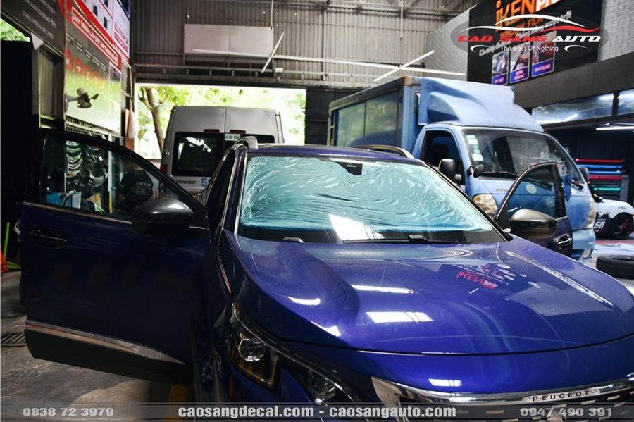 Dán phim cách nhiệt ô tô Thủ Đức. Thi công tận nơi nhanh chóng
