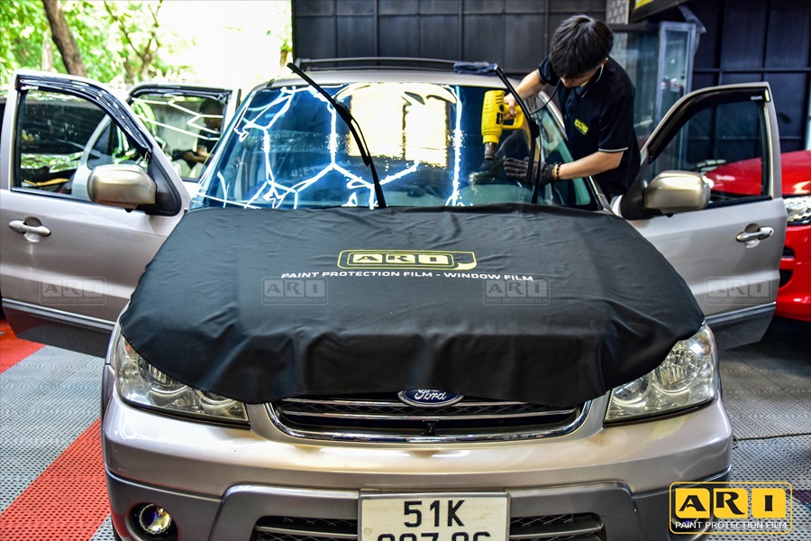 Dán phim cách nhiệt xe Ford Escape