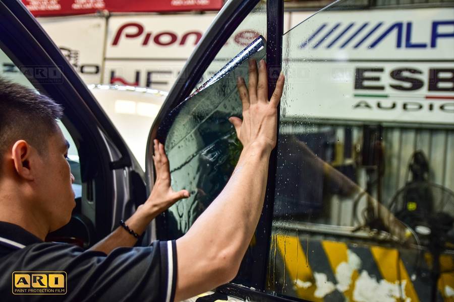 Dán phim cách nhiệt xe Ford Tourneo