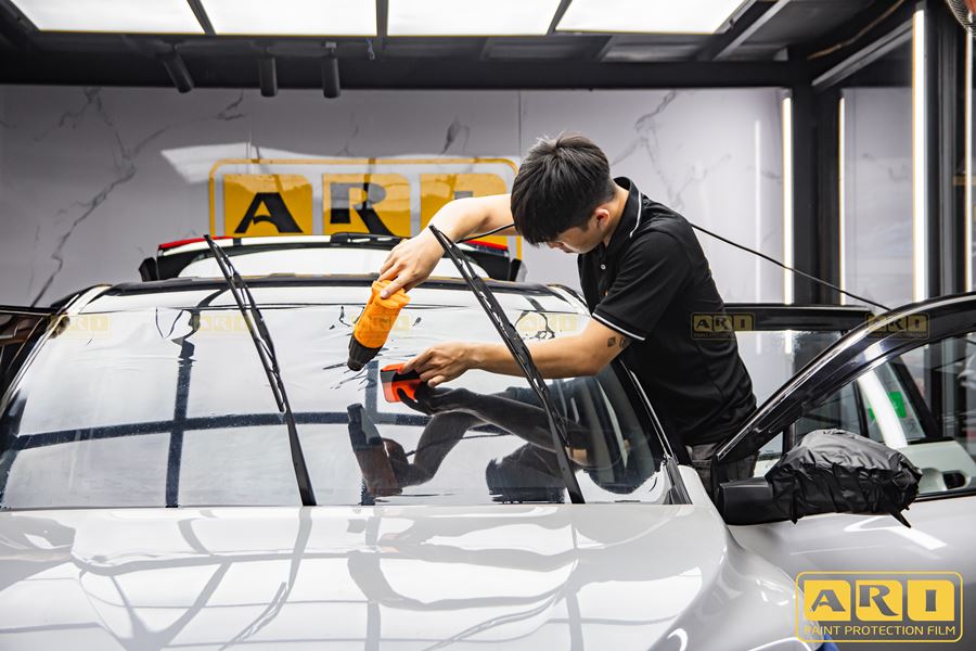 Dán phim cách nhiệt xe Innova Cross