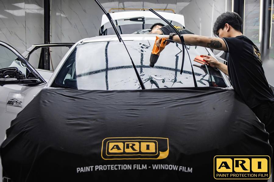 Dán phim cách nhiệt xe Vinfast Limo Green