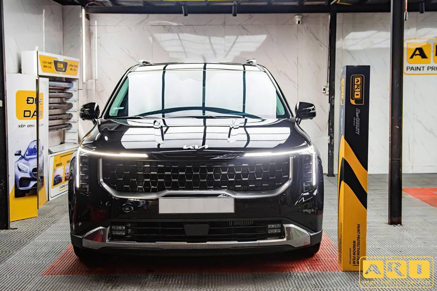 Dán PPF xe Kia Carnival màu đen