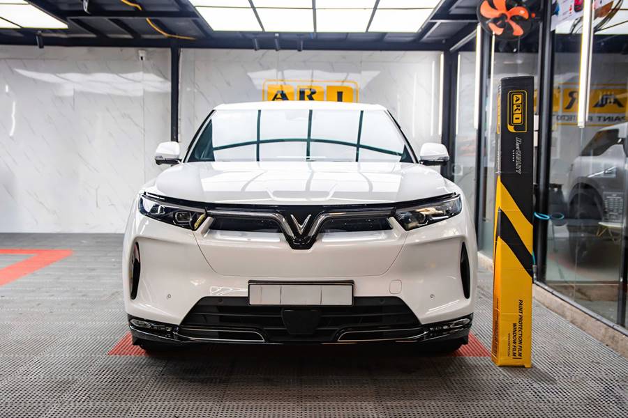 Dán PPF xe Vinfast VF9 màu trắng