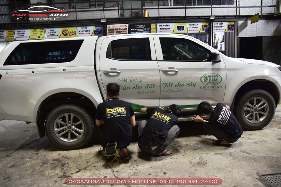 Dán quảng cáo trên xe Nissan Navara