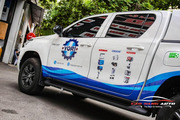 Dán quảng cáo trên xe Toyota Hilux - Hình 3
