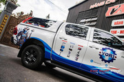 Dán quảng cáo trên xe Toyota Hilux - Hình 6