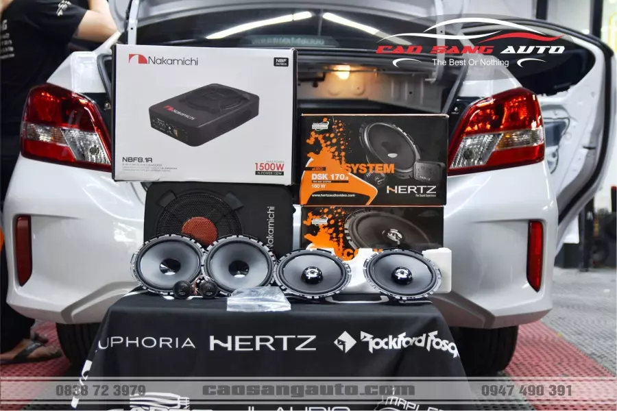 Độ loa xe Kia Carens