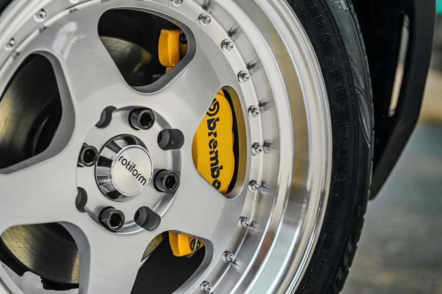 Độ mâm xe Vinfast Limo Green