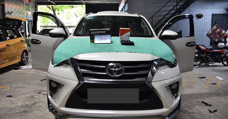 FORTUNER nâng cấp màn hình OledPro A5 & Cảm biến áp suất lốp ELLISAFE