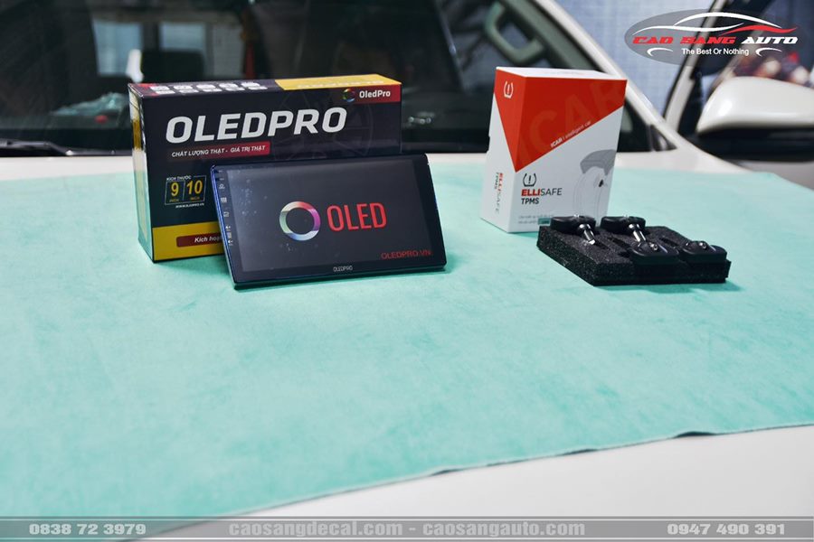 FORTUNER nâng cấp màn hình OledPro A5 & Cảm biến áp suất lốp ELLISAFE