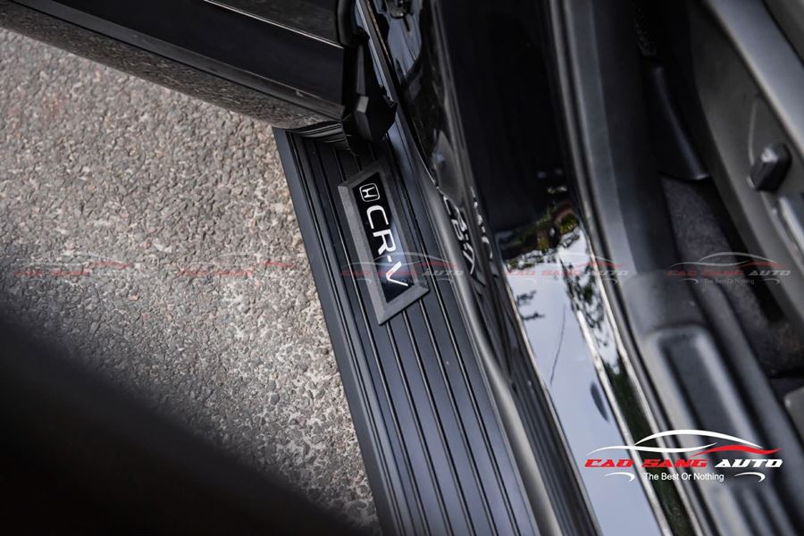 Lắp bệ bước chân cho xe Honda CRV là lựa chọn cần thiết