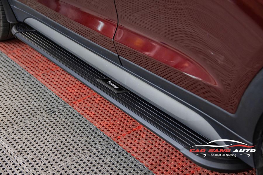 Lắp bệ bước chân ô tô giúp xe sang trọng hơn