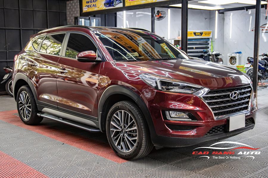 Lắp bệ bước chân cho xe Tucson - Khả năng chống trượt tốt