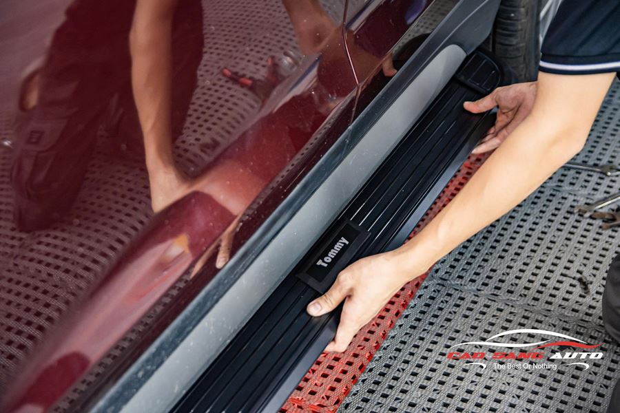 Lắp bệ bước chân cho xe Tucson