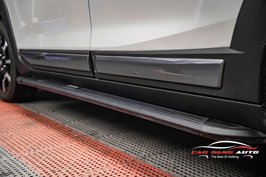 Lắp bệ bước chân giúp bảo vệ phần hông xe
