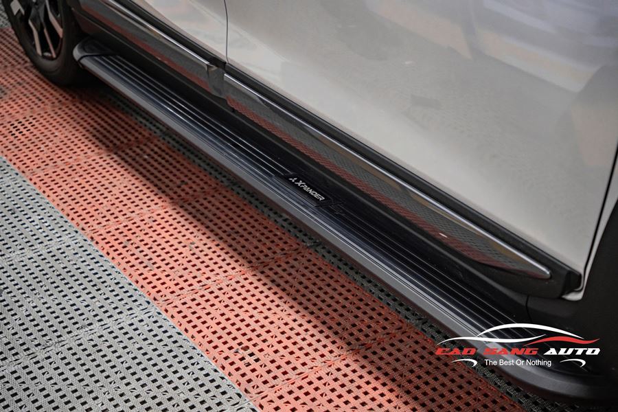 Lắp bệ bước chân cho xe Xpander chính hãng