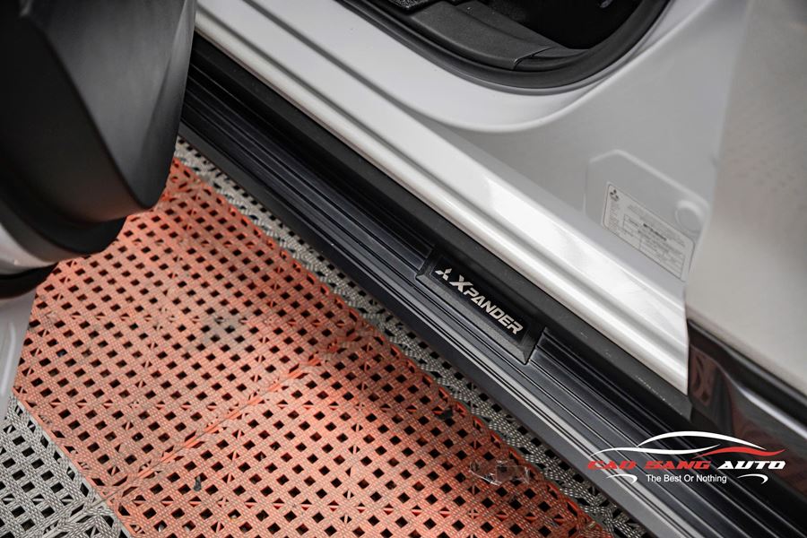 Lắp bệ bước chân cho xe Xpander hỗ trợ lên xuống xe dễ dàng