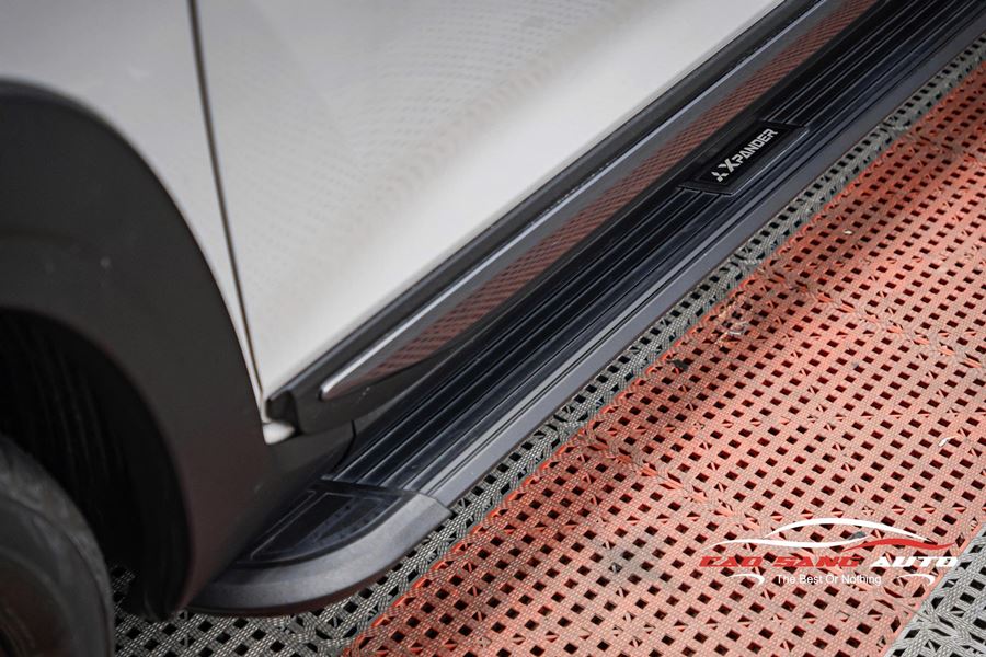 Lắp bệ bước chân cho xe Xpander chính hãng