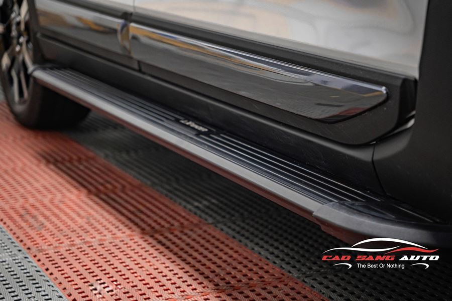 Lắp bệ bước chân cho xe Xpander tại Cao Sang Auto