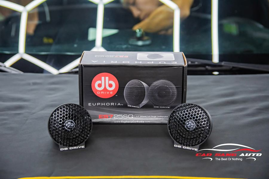 Lắp loa DB ES7 25SQ cho xe Outlander. Nâng cấp âm thanh hiệu quả