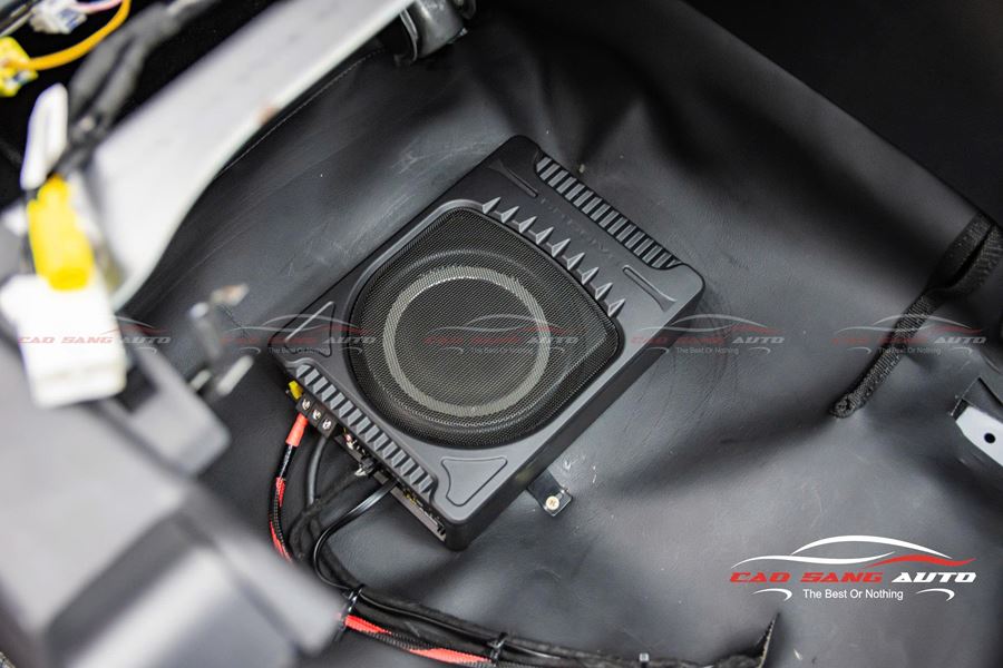 Lắp loa sub DX-AS65 xe Innova uy tín tại Cao Sang Auto